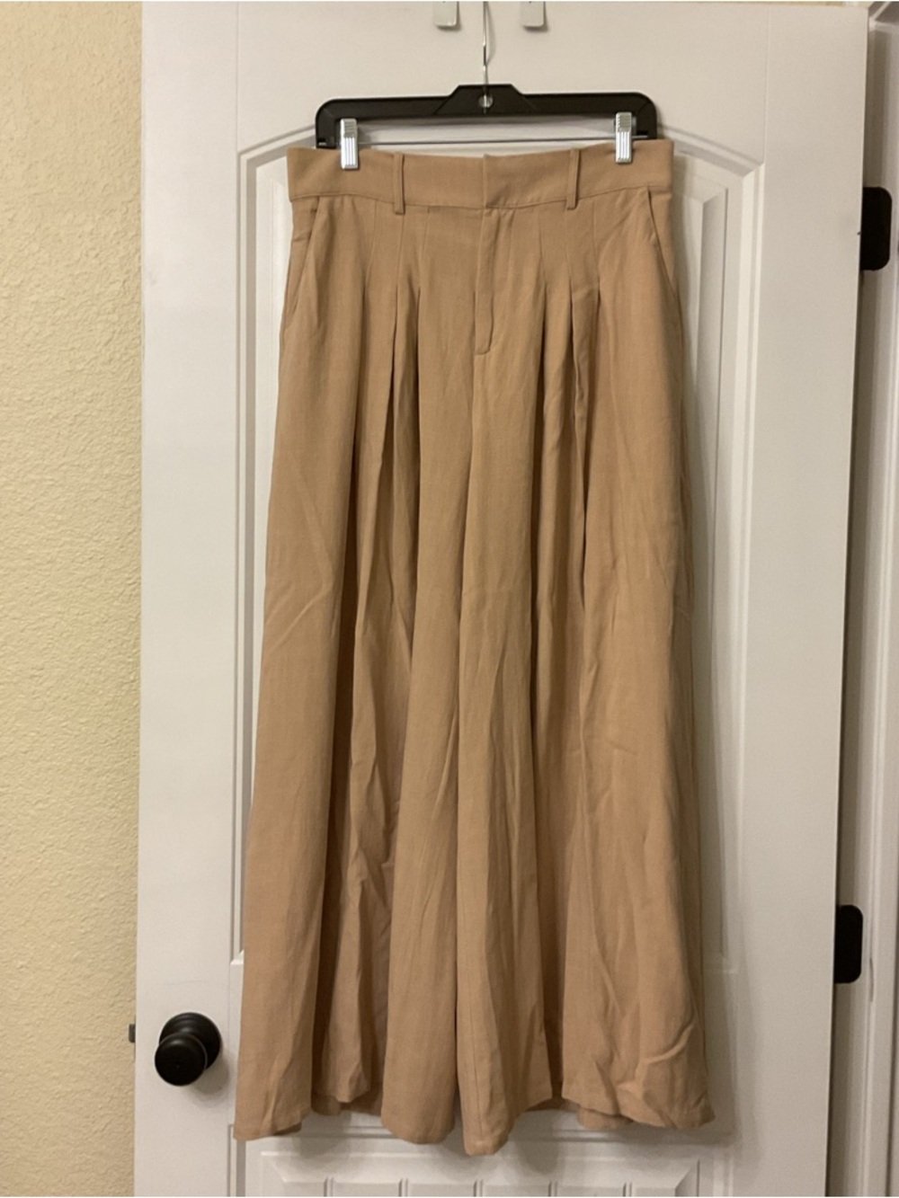 MINKPINK Pleated Tan wide lag pants.